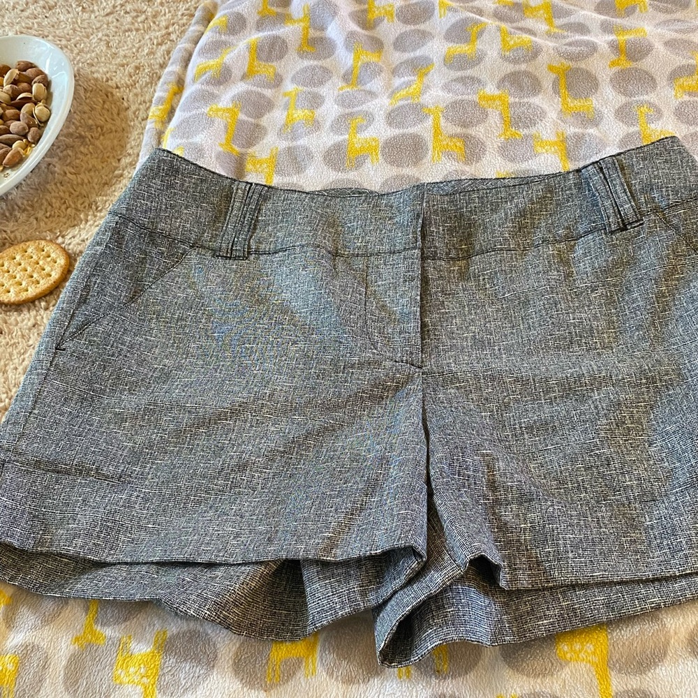 NWT Harve Benadard shorts size 8 waist 34 length 15 hip 40
